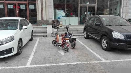 车主楼上吃瓜,车主遭遇尴尬一幕