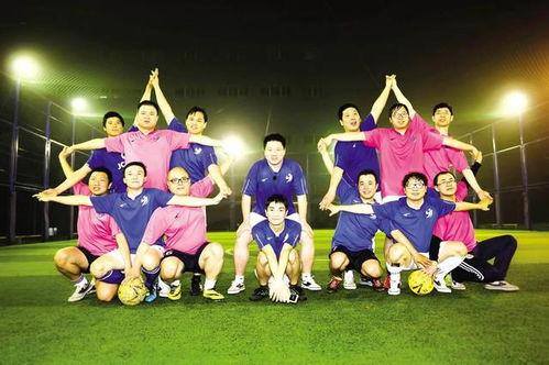 吃瓜团队照片姿势,吃瓜团队独特姿势解锁夏日风采