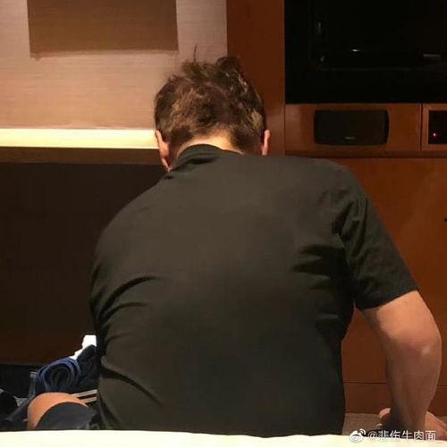 最新吃瓜背影头像,吃瓜背影头像，潮流趋势下的个性演绎