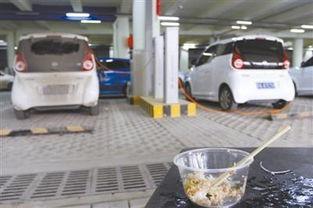 汽车排队吃瓜图片,汽车排队“瓜”事多